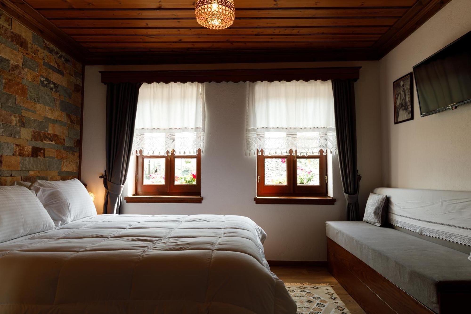 Hotel Pashai Gjirokastër Exteriör bild