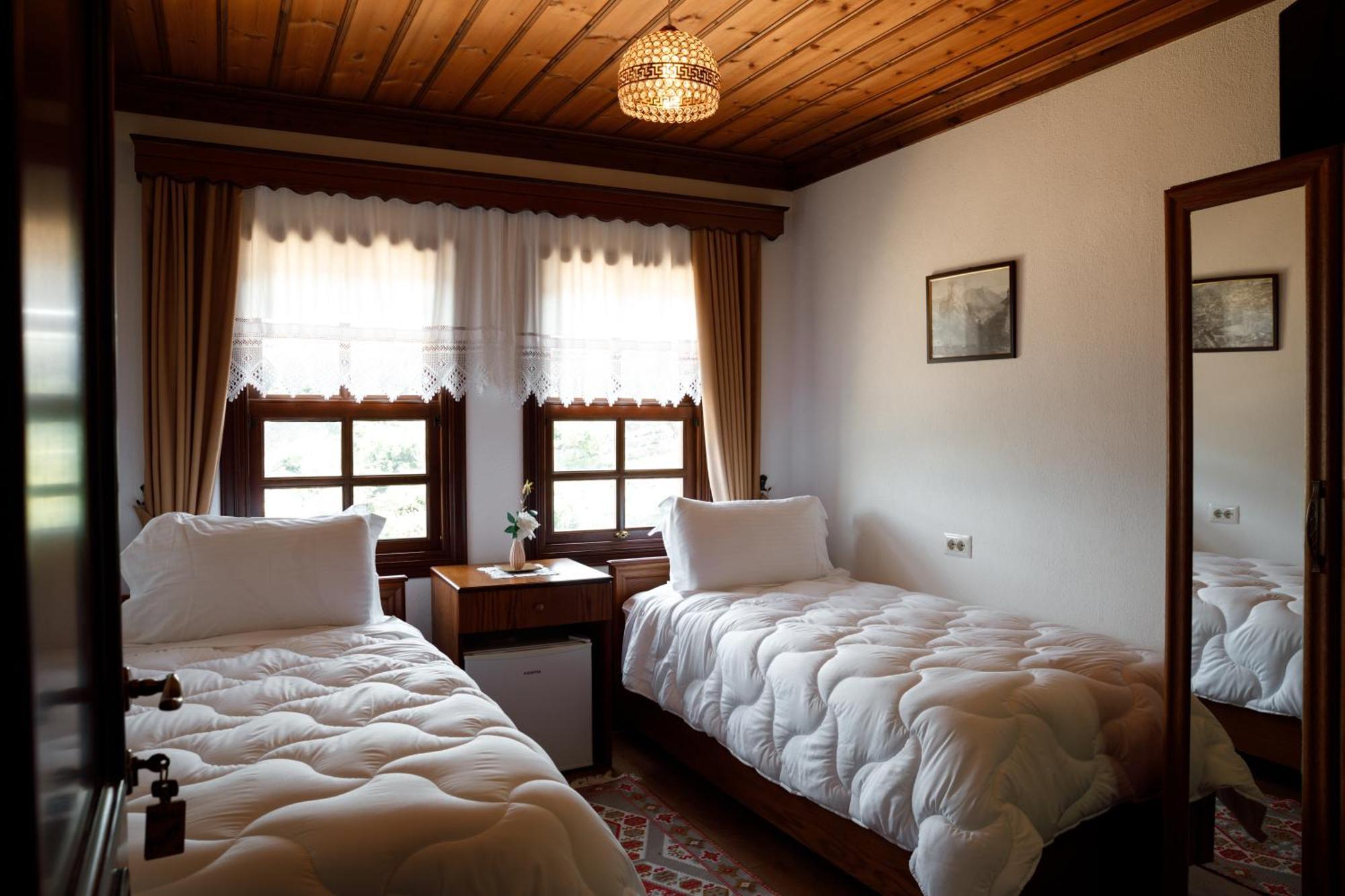Hotel Pashai Gjirokastër Exteriör bild