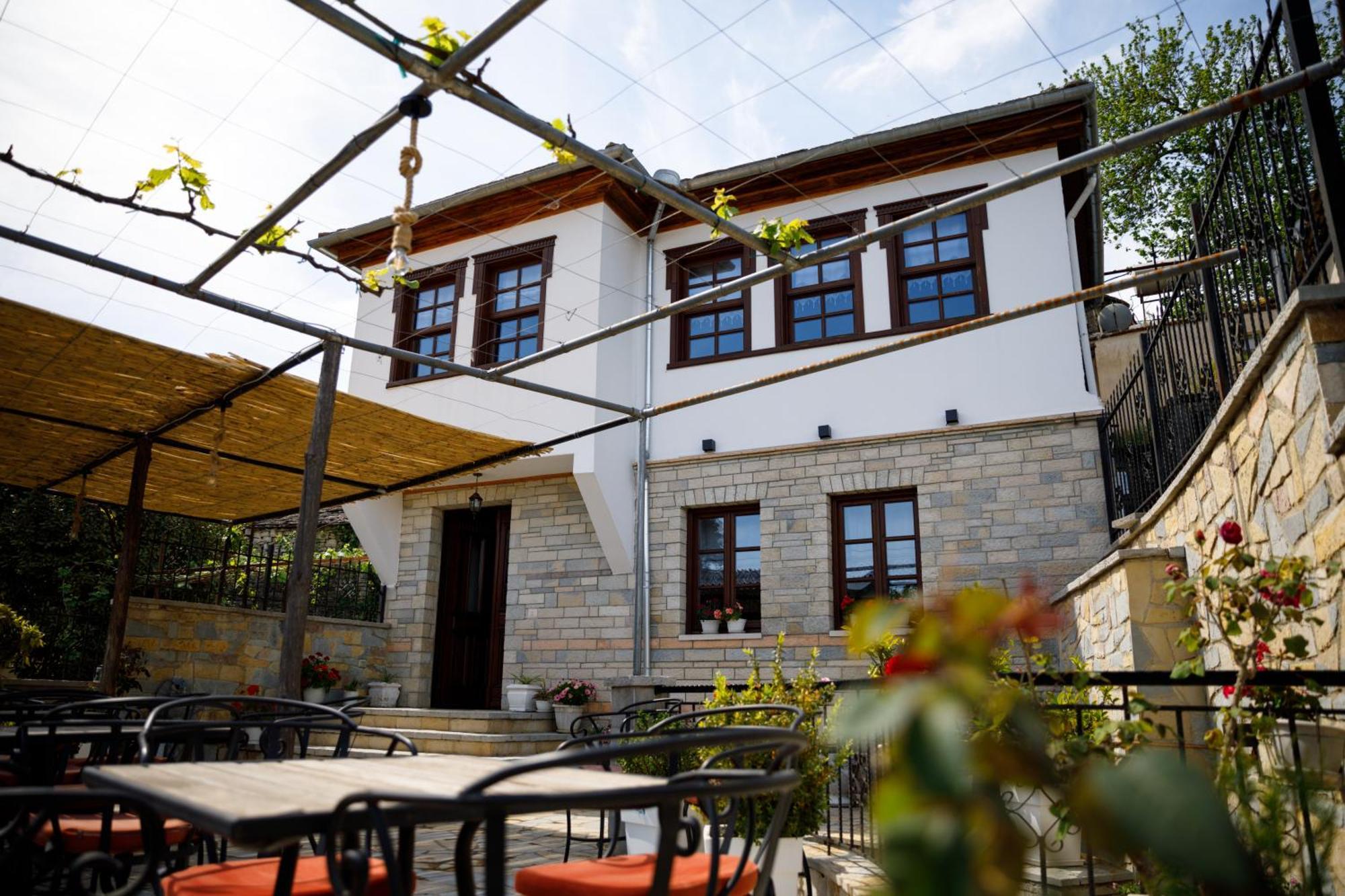 Hotel Pashai Gjirokastër Exteriör bild
