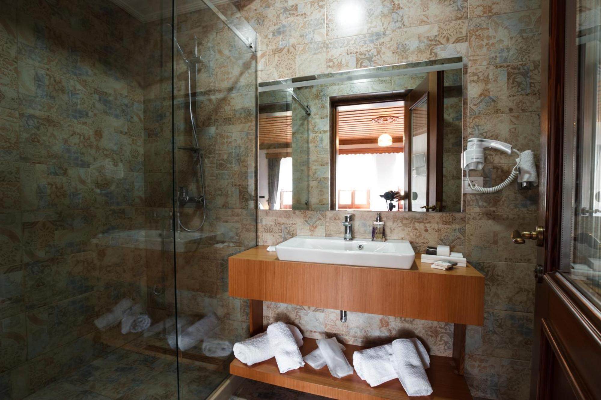Hotel Pashai Gjirokastër Exteriör bild