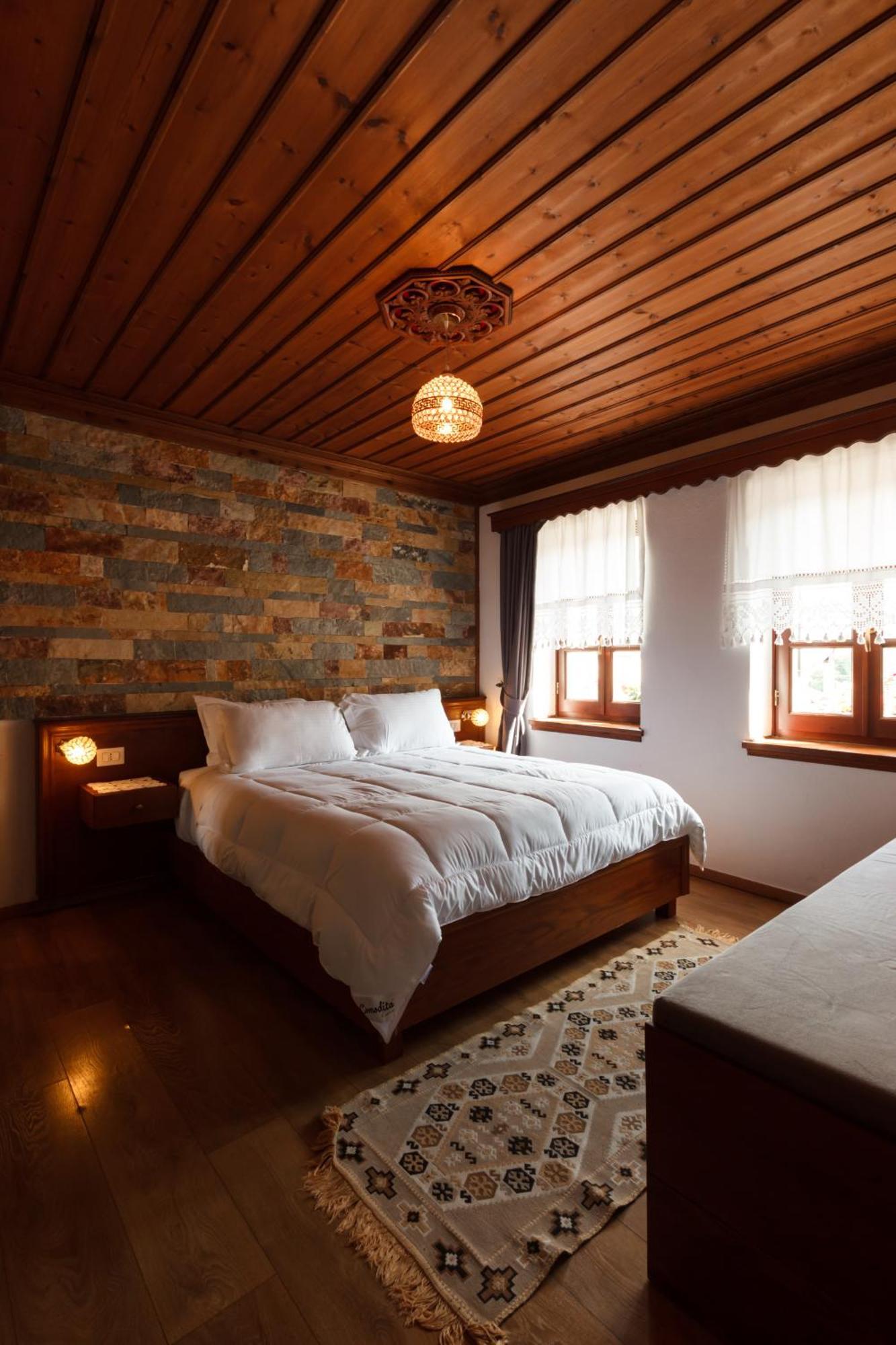 Hotel Pashai Gjirokastër Exteriör bild