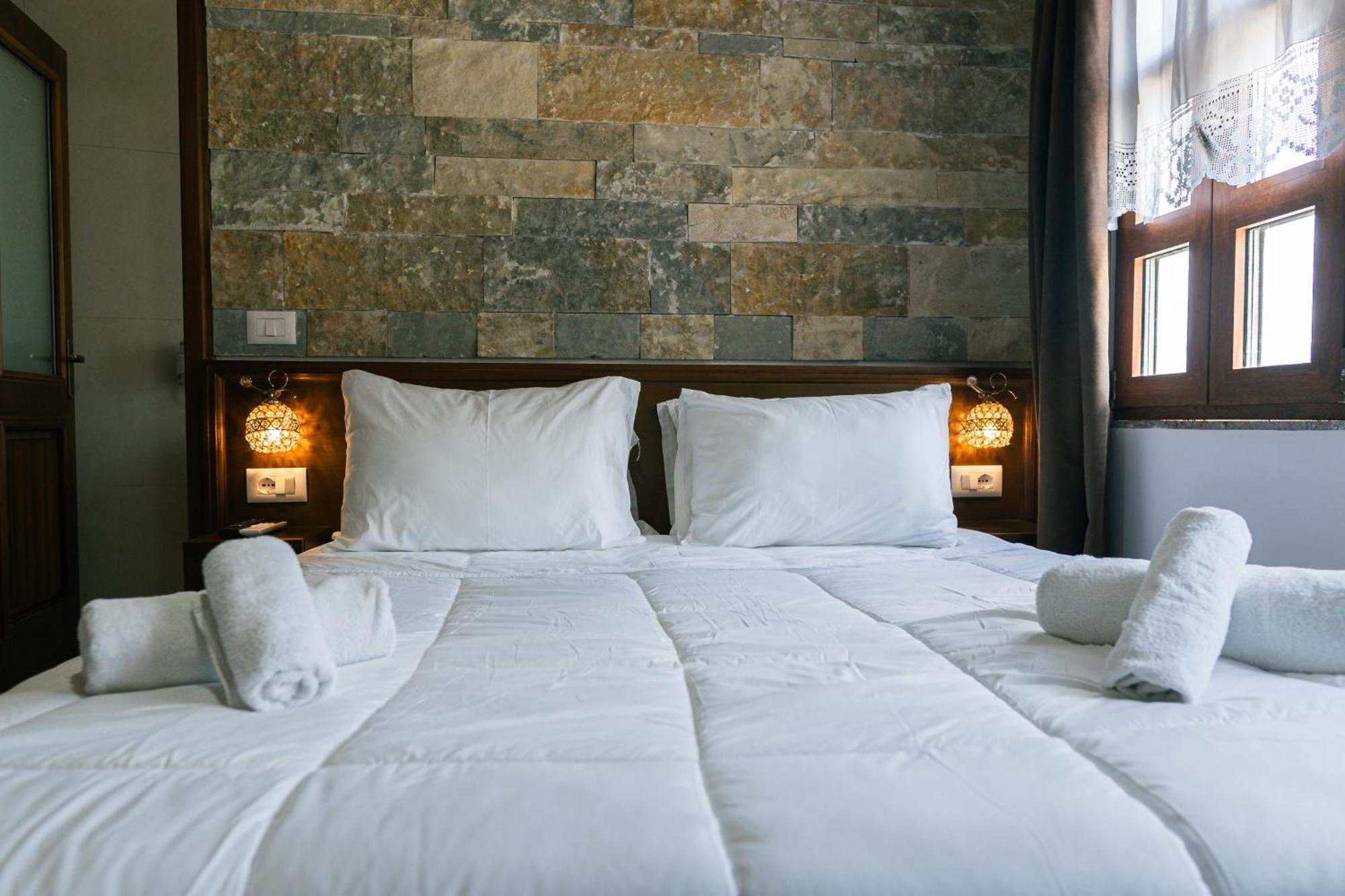 Hotel Pashai Gjirokastër Exteriör bild