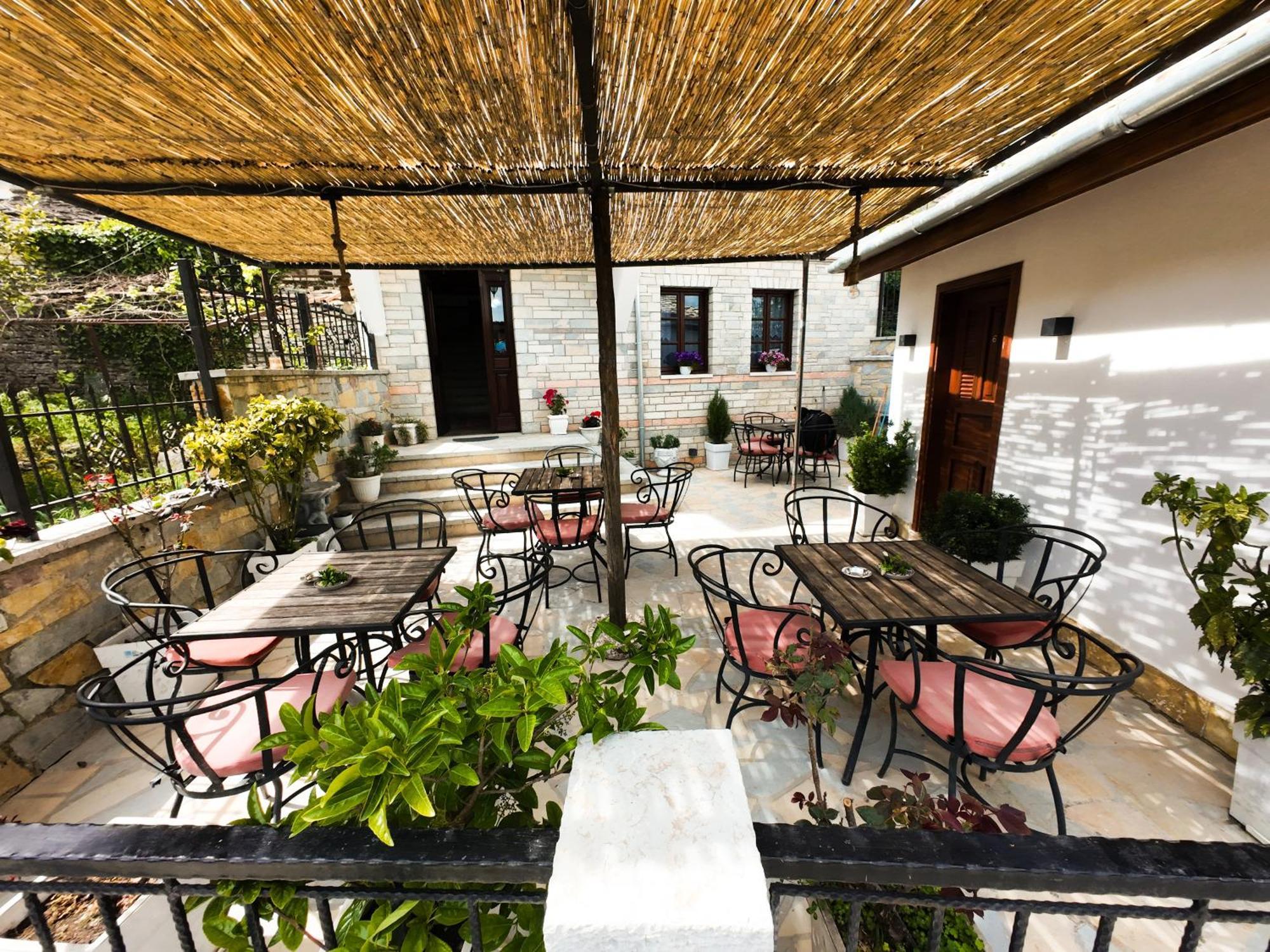 Hotel Pashai Gjirokastër Exteriör bild